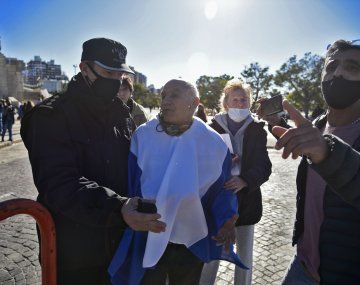 Amenazaron a la concejala de Rosario que denunció a los médicos negacionistas anticuarentena