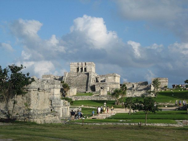 Así se verían las ruinas de Tulum si el imperio maya aún existiera