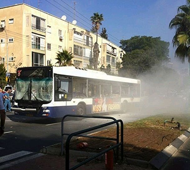 Atentado contra un colectivo en Tel Aviv deja unos 20 heridos
