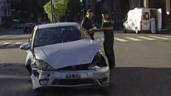 fuerte choque en pleno centro porteno: hay un herido fuerte choque en pleno centro porteno: hay un herido