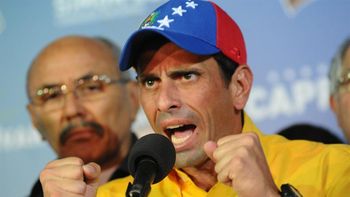 capriles no reconoce la derrota y pide un nuevo recuento capriles no reconoce la derrota y pide un nuevo recuento