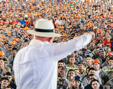 Lula habla ante trabajadores brasileños.