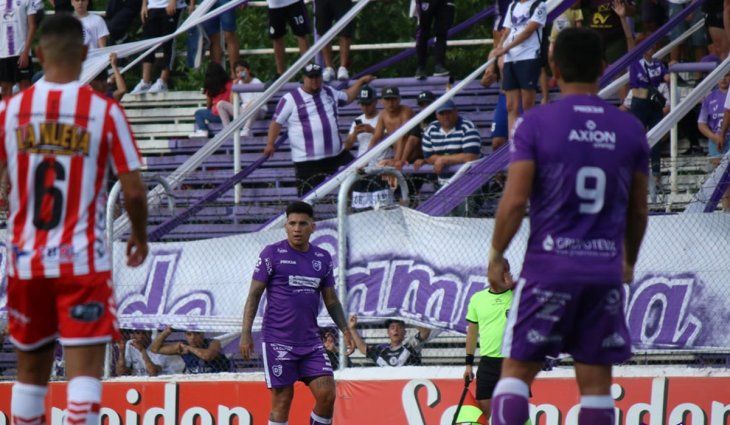 El plantel de Villa Dálmine acusa a cuatro jugadores de ir para atrás contra Barracas Central