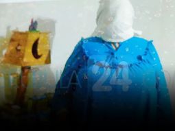 Detuvieron a una abuela que asustaba a sus nietas con un disfraz, las drogaba y las prostituía