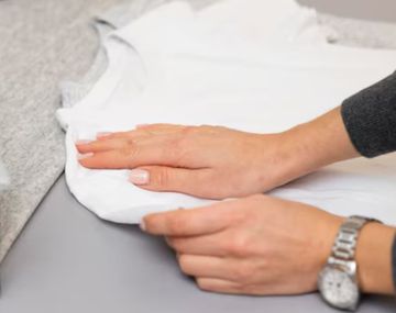 El truco casero que explica cómo sacar las arrugas de la ropa sin plancha