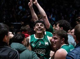 El increíble triple de aro a aro de Emiliano Lezcano para el triunfo de Ferro ante Boca