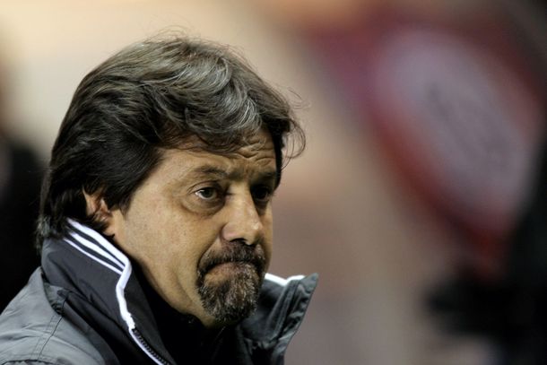 Caruso Lombardi presentó su renuncia como DT de Argentinos