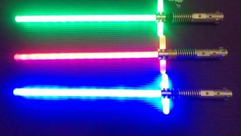 alertan que los juguetes con laser como las espadas de star wars pueden danar la vision alertan que los juguetes con laser como las espadas de star wars pueden danar la vision