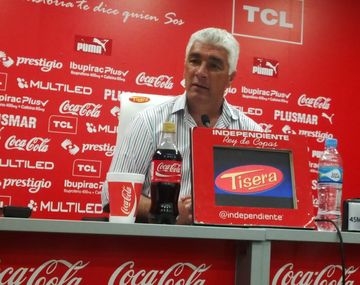 Efecto Moyano: Omar De Felippe  renunció como entrenador de Independiente