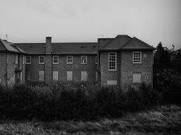 Demolieron un manicomio donde se usaba el suero de la verdad en niños