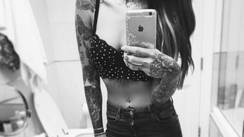 cande tinelli: foto sexy y melancolia con una imagen retro cande tinelli: foto sexy y melancolia con una imagen retro