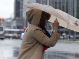 Llueve en la Ciudad y rige alerta por tormentas fuertes en cuatro provincias