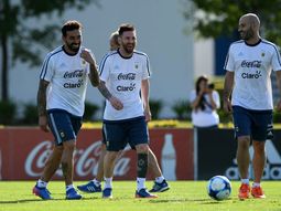 Lavezzi, Messi y Mascherano, los rosarinos de la Selección se divierten Lavezzi, Messi y Mascherano, los rosarinos de la Selección se divierten