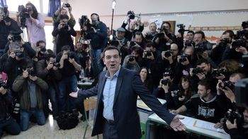 la izquierda gano las elecciones en grecia y acaricia la mayoria absoluta la izquierda gano las elecciones en grecia y acaricia la mayoria absoluta