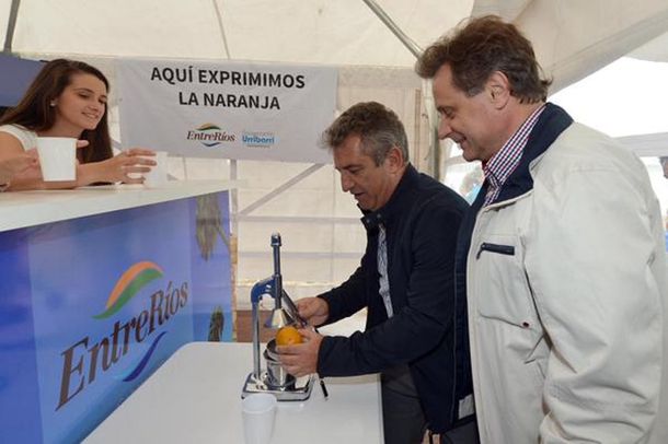 Urribarri sigue de campaña: ahora inauguró un parador en Mar del Plata