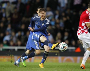 En 2014 hizo un gol con la Selección frente a Croacia.