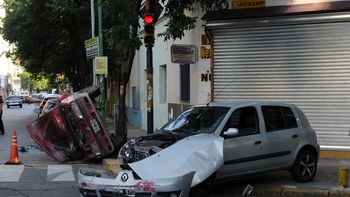 choque y vuelco en caballito deja a tres personas heridas