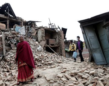 Rescatan a más sobrevivientes en Nepal