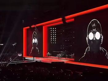 El pogo más grande del pop: Lali cerró su show en River cantando Jijiji en homenaje a Indio Solari El pogo más grande del pop: Lali cerró su show en River cantando Jijiji en homenaje a Indio Solari