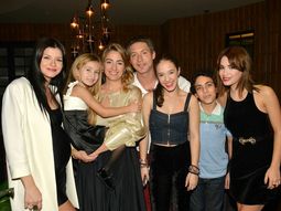 Suárez con su familia ficticia, los Cousteau Suárez con su familia ficticia, los Cousteau