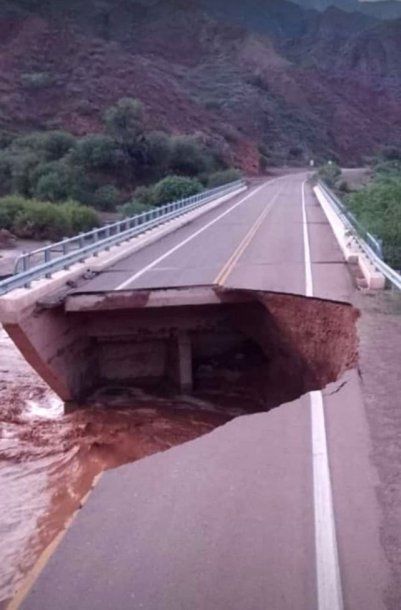 Temporal en Salta: se partió un puente en la ruta