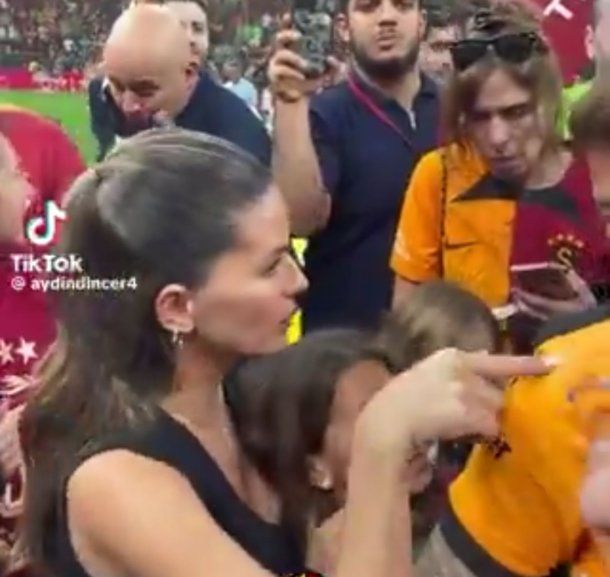 La China Suárez vivió un tenso momento con Rufina en la cancha del Galatasaray: No me deja...