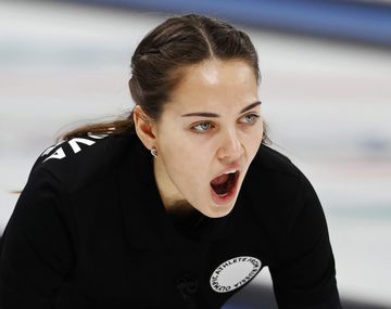 Anastasia Bryzgalov celebra un tiro ganador