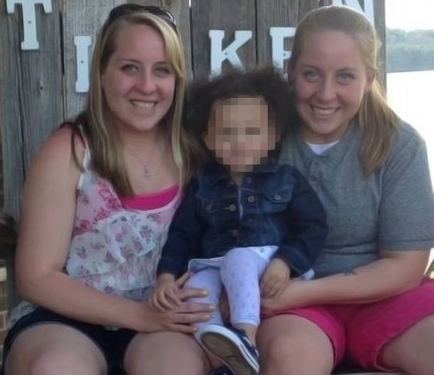 Mujer demanda a un banco de esperma porque su hija resultó ser negra