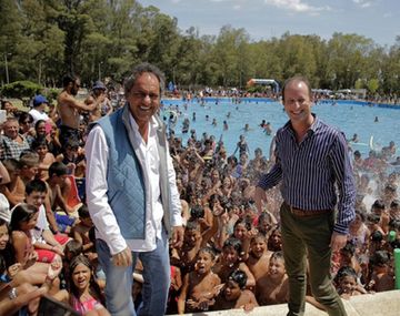 Scioli se mostró junto a Insaurralde en un camping de Lomas de Zamora