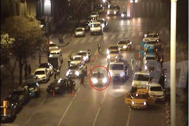 Video: se negó a frenar en un control y atropelló a un agente de tránsito