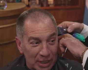 Santilli cumplió y se rapó para parecerse a Espert: Estoy igual a Mastantuono