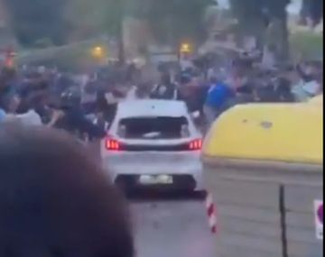 Terror en el clásico catalán: un auto atropelló a varios hinchas de Espanyol y Barcelona