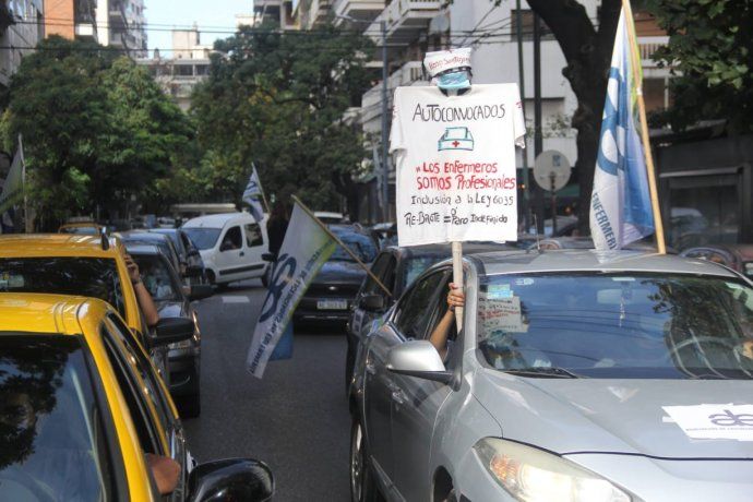 Caravana de enfermeros del hospital Fernández y del Gutiérrez - Crédito: Ignacio Petunchi