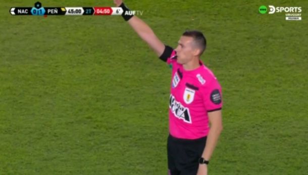 Andrés Matonte terminó el clásico entre Nacional y Peñarol un minuto antes y tomó una decisión inesperada