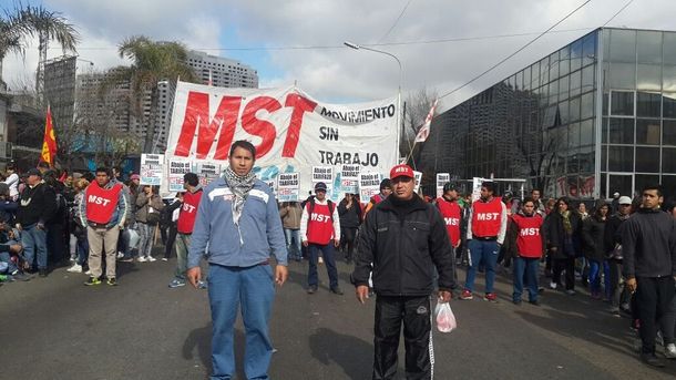 Una mujer murió en la protesta de Puente Pueyrredón