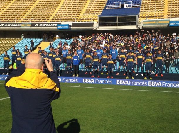 Boca presentó al plantel a lo River en La Bombonera