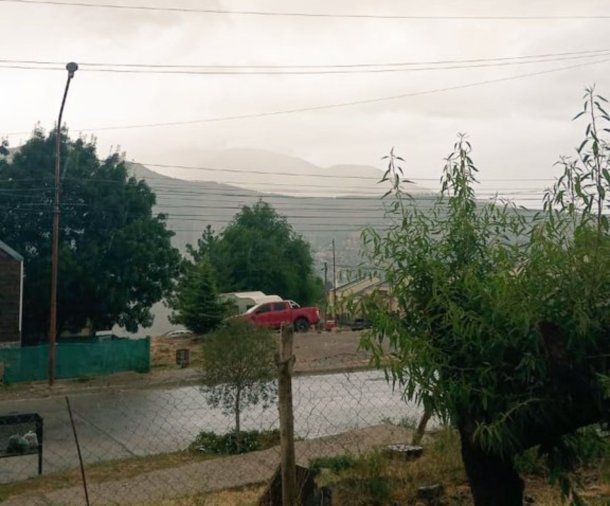 Incendios en Chubut: sorpresa y alivio por la llegada de las lluvias pero siguen los trabajos