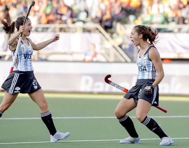 Las Leonas celebraron un triunfo agónico ante Inglaterra