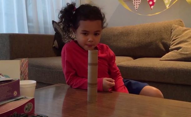 No falla nunca: una nena sorprende en la web con su puntería