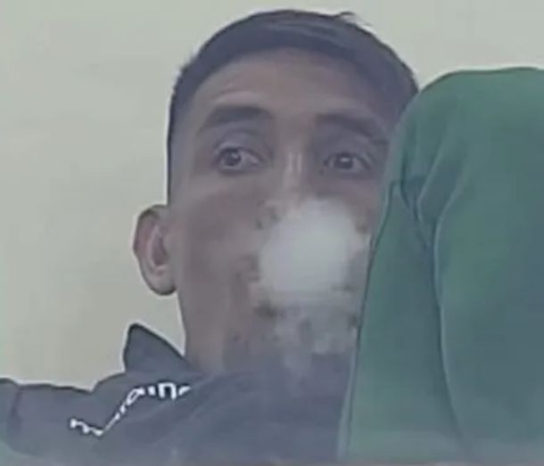 Nueva polémica de Ricardo Centurión: lo filmaron fumando mientras miraba el partido de su equipo
