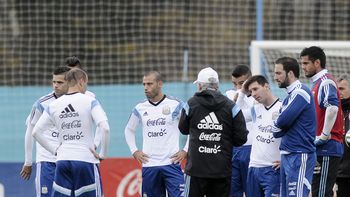 la seleccion se entrena a horas de que sabella presente la lista definitiva la seleccion se entrena a horas de que sabella presente la lista definitiva