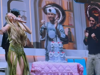 Inolvidable cumpleaños de Tini Stoessel durante su show: De Paul apareció con una torta gigante