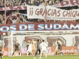los hinchas de lanus colgaron una bandera con un mensaje al chiqui tapia: que decia los hinchas de lanus colgaron una bandera con un mensaje al chiqui tapia: que decia