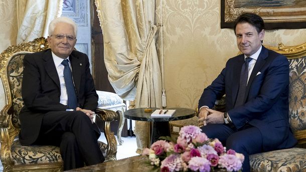 Mattarella recibió a Conte y le encargó que forme un gobierno de coalición