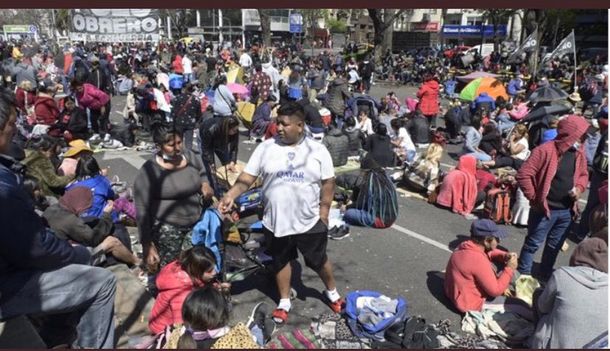 El acampe piquetero de la 9 de Julio seguirá este miércoles