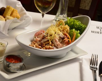 Un paseo histórico por San Telmo junto a la mejor comida peruana