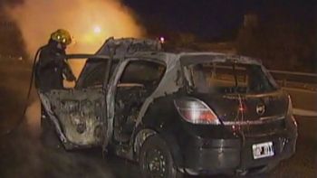 choca, se le incendia el auto y lo abandona en panamericana choca, se le incendia el auto y lo abandona en panamericana