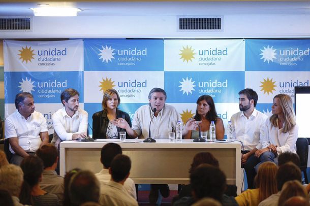 Máximo Kirchner con concejales de Unidad Ciudadana