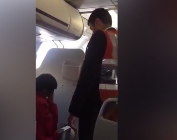 Escándalo en Perú: bajaron de un avión a un diputado por tocamientos indebidos
