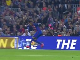 El fantástico control de Neymar que levantó a todo el Camp Nou. El fantástico control de Neymar que levantó a todo el Camp Nou.